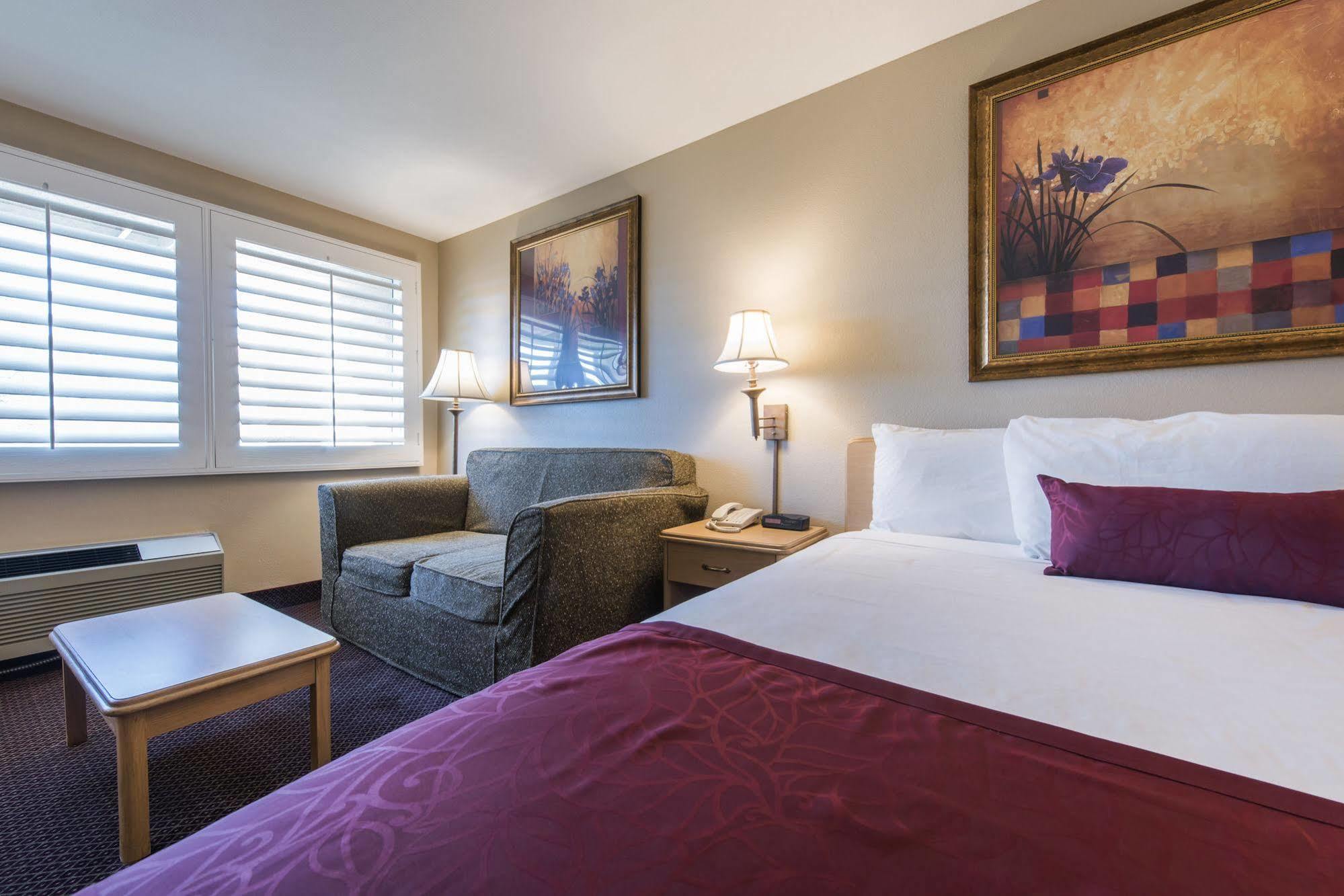 Grand Vista Hotel Simi Valley Extérieur photo