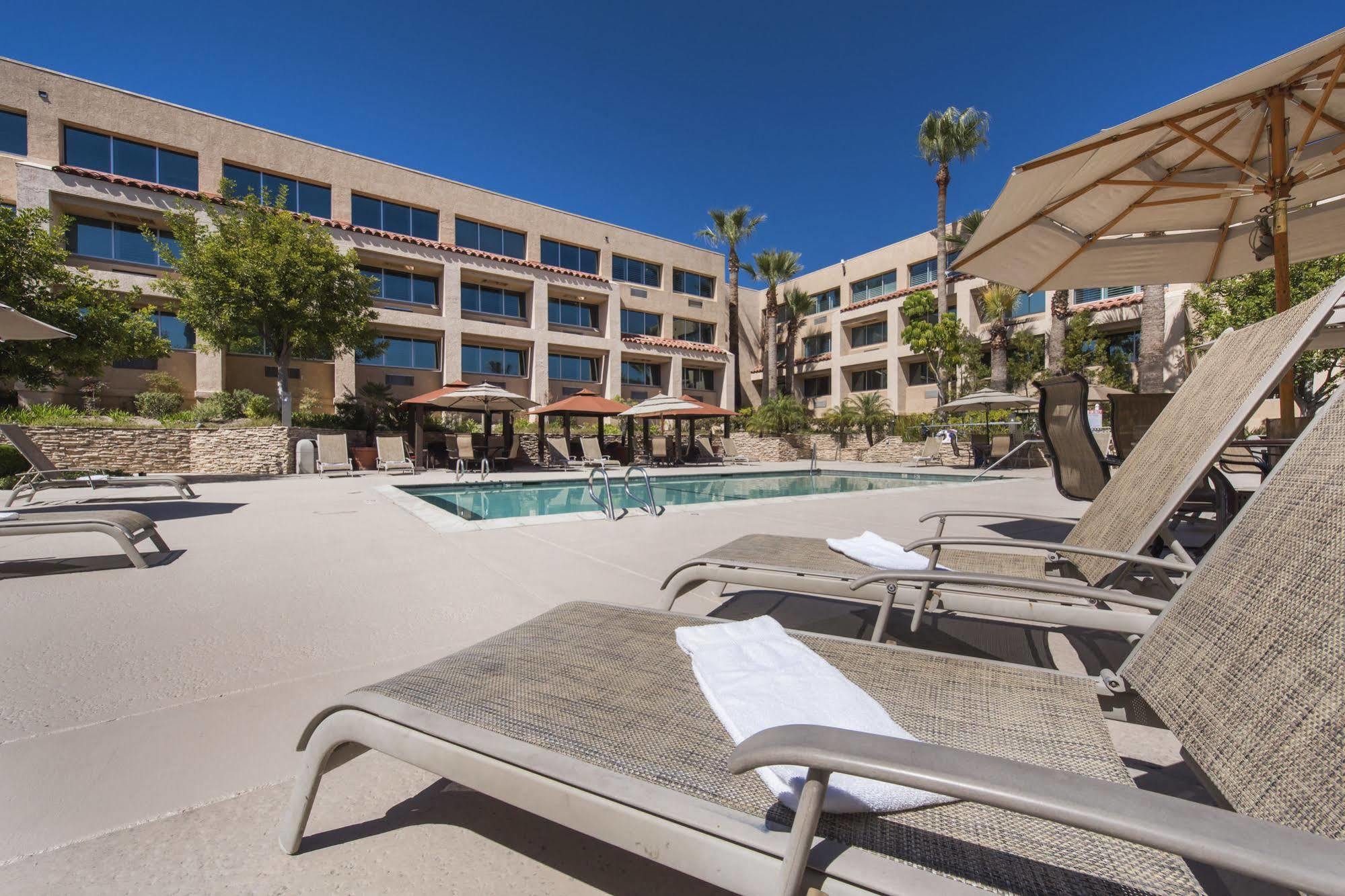 Grand Vista Hotel Simi Valley Extérieur photo