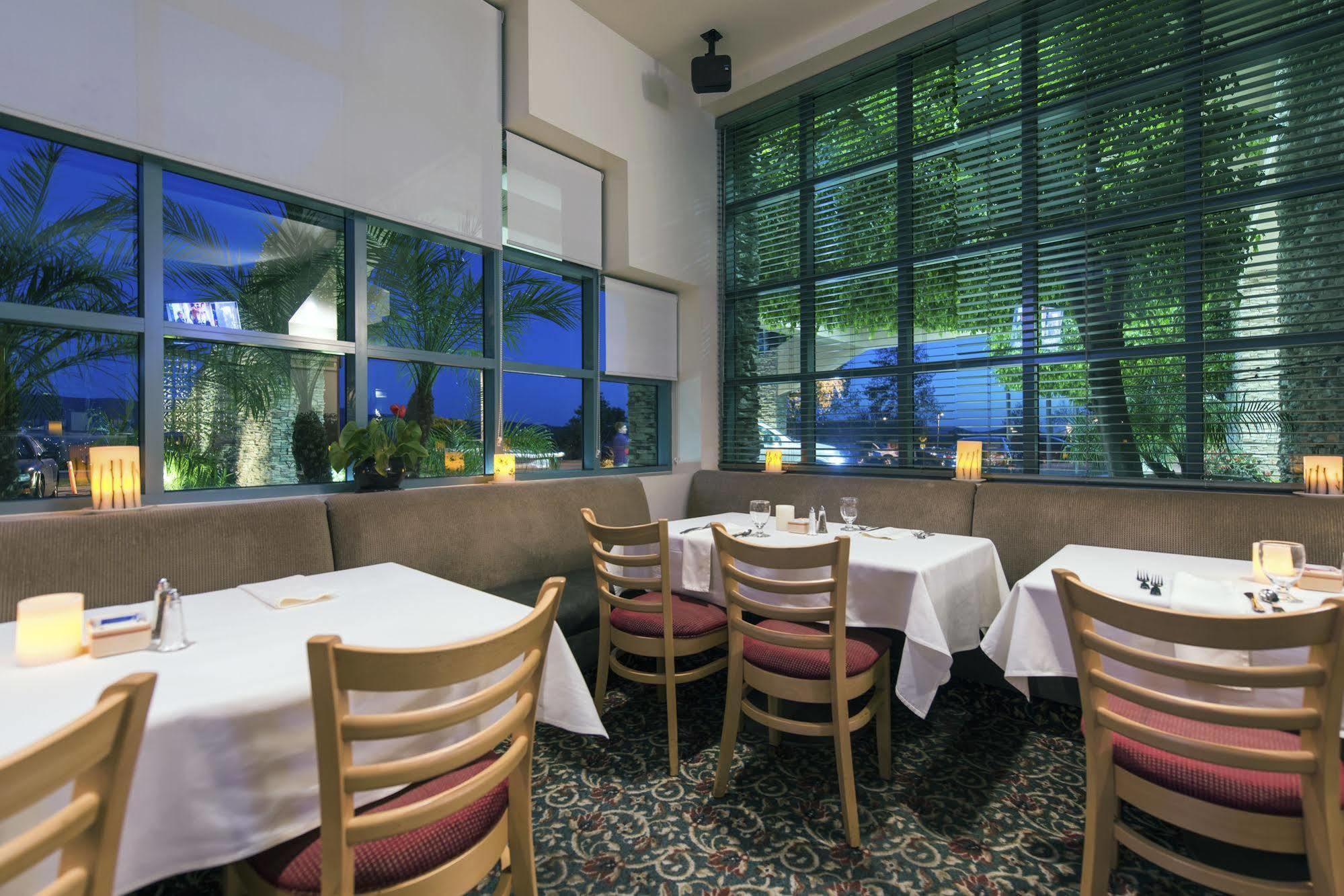 Grand Vista Hotel Simi Valley Extérieur photo